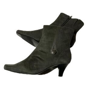 Cloud Walkers “Matinee” Boots (Dark Grey -Size 8 W)